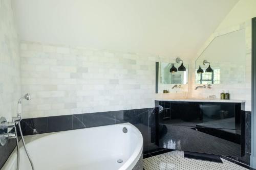 Hills End Cottage in Sunningdale