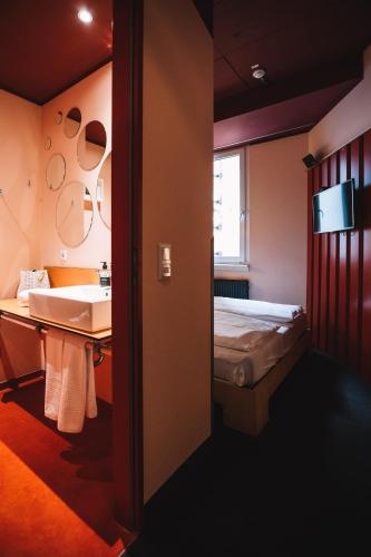 room detail thumbnail 0