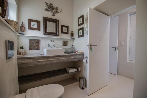 Kamar Mandi, The Owl's Corner in Mcgregor