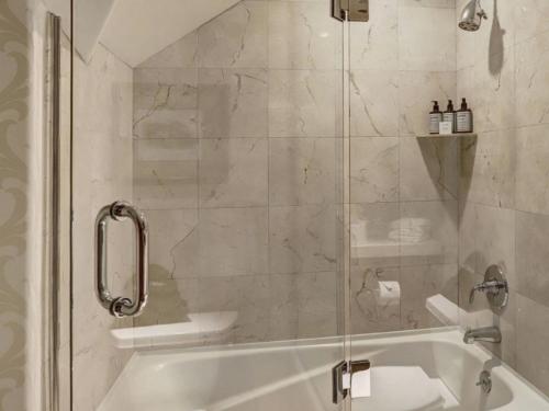 Austria Haus Hotel - image 11