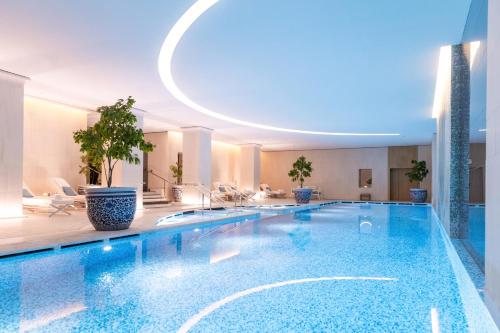Swimming pool, Hotel The Peninsula Paris in 16th - Trocadero