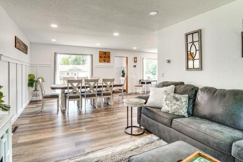 15 Mi to Downtown Sioux Falls: Gem w/ Yard! in Hartford (SD)
