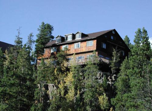 Shadowcliff Rempel Lodge