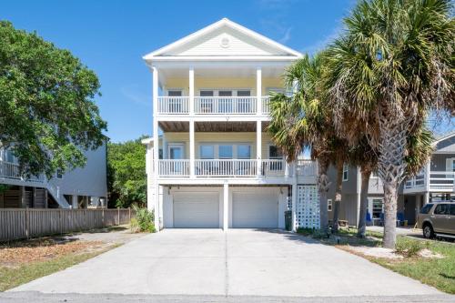 Pet Friendly two-story duplex in Kure Beach