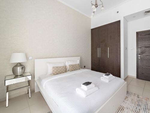 Classic Vintage Charm - 2BR in Cayan Dubai Marina, Dubai (photo 5)