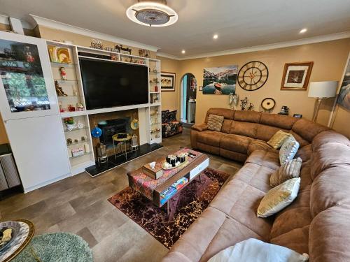 Stunning 4 bed house with huge garden and parking gîte à louer Sutton