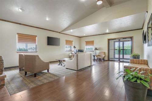 Best Western TimberRidge Inn - image 6