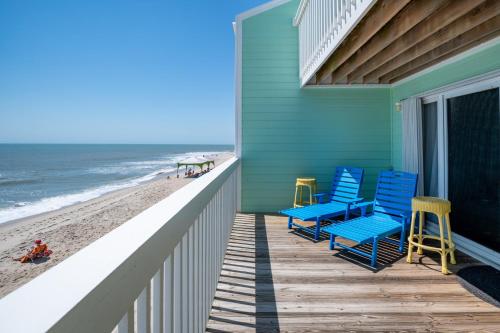 1st Floor Townhouse - Oceanfront with Pools, Kure Beach