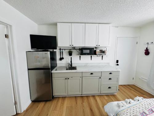 NookSide Nest Studio Queen Parking Kitchenette in คาร์ลตัน เพลซ (ออนตาริโอ)