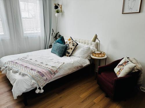 NookSide Nest Studio Queen Parking Kitchenette