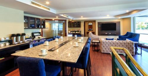 บริการและสิ่งอำนวยความสะดวก, Aparta Hotel Torres de Suites in ลา ปราเดรา