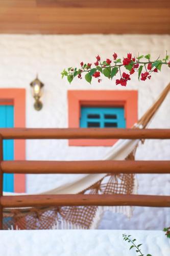 Deluxe Double Room with Side Sea View room in Casa Manoa Pousada