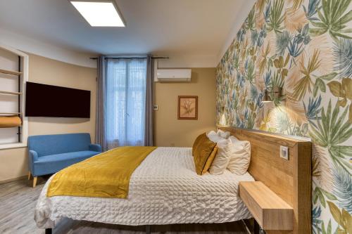 1 queen bed
