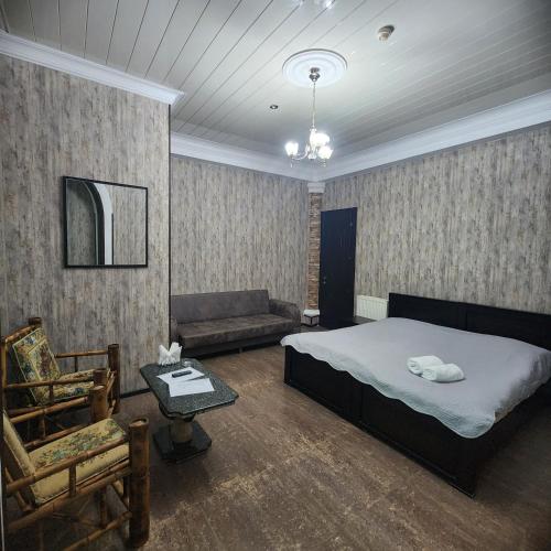 2 twin beds, 1 sofa bed