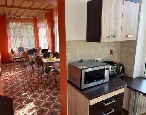 廚房, Villa Gāles Hotel (Villa Gales Hotel) in 紹爾克拉斯蒂