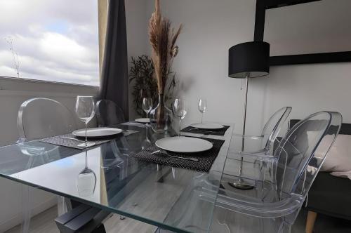 Facilities, 3 pieces lumineux, balcon & parking - Paris 20 min in Montesson