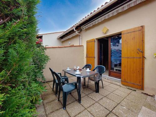 Holiday Home La Coralline-4 by Interhome in Vaux Sur Mer