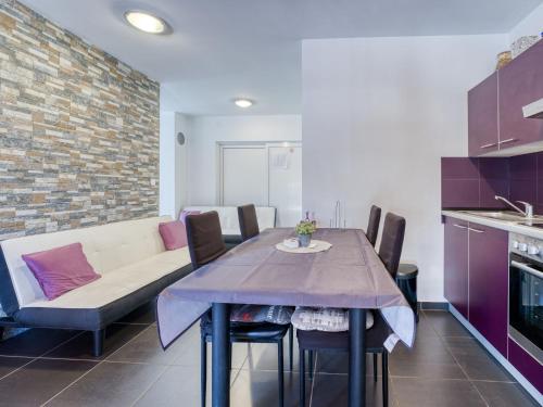 Apartment Radmila 1 by Interhome in 金莫