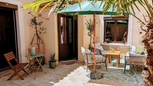 Charming & medieval village house completely renovated with great exterior and views gîte à louer Mallemort