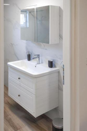 Holiday Home Perina Hiža by Interhome (Holiday Home Perina Hiza by Interhome) in Sutivanac