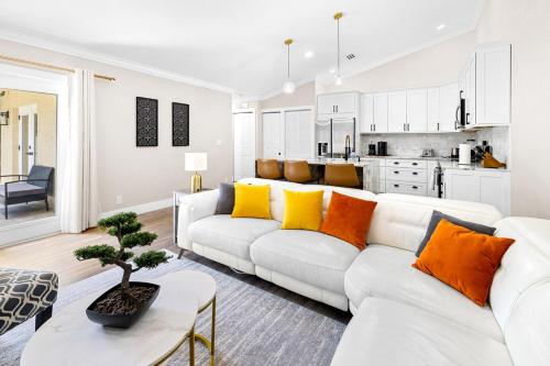 Alluring Luxury Oasis, Modern Comfort & Relaxation in Wellington, USA