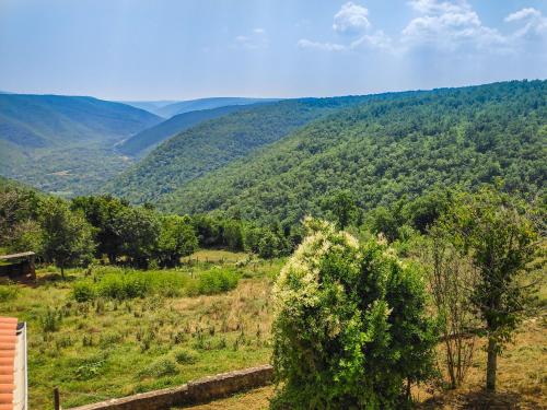 Holiday Home Perina Hiža by Interhome (Holiday Home Perina Hiza by Interhome) in Sutivanac