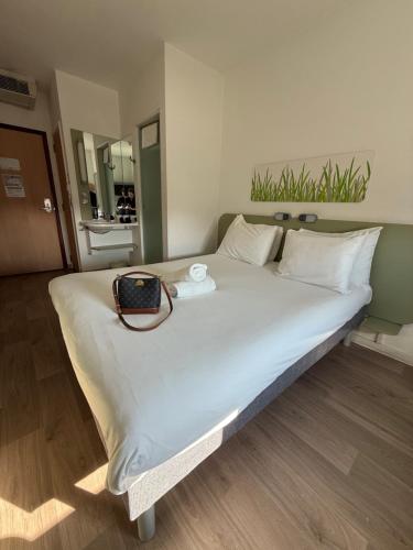 Double Room image 9