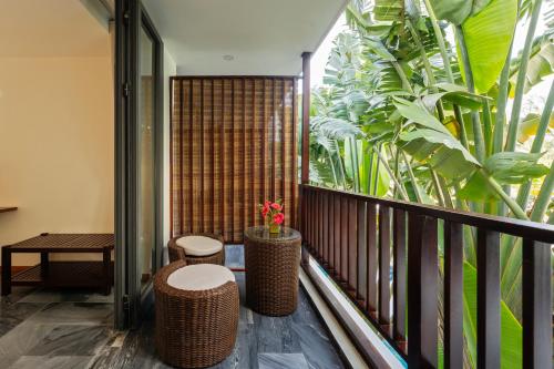 Superior Double or Twin Room with Pool View image 2