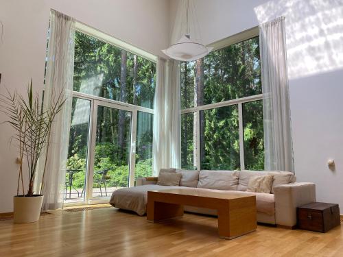 Kakumae Raba Villa - puhkemaja basseiniga Tallinnas in Haabersti