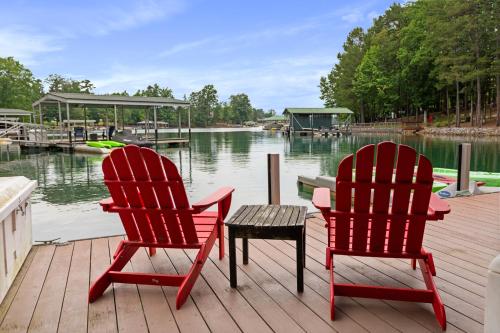 Lakefront Keowee Retreat with Dock about 14 Mi to Clemson - image 6