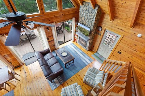 Lakefront Keowee Retreat with Dock about 14 Mi to Clemson - image 2