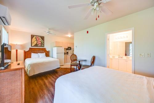 Heated Pool, Private Patio: Naples Resort Retreat!