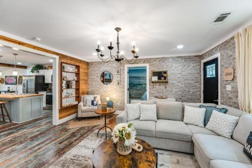 Walk to Boat Ramp Newly Remodeled Seadrift Home!