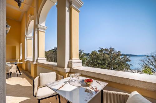 Superior Double Room with Balcony image 1