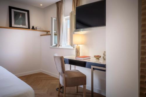 Premium Double Room image 2