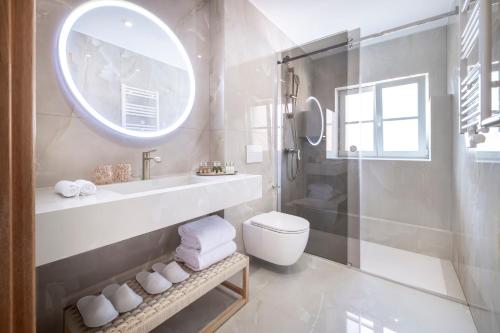 Premium Double Room image 3
