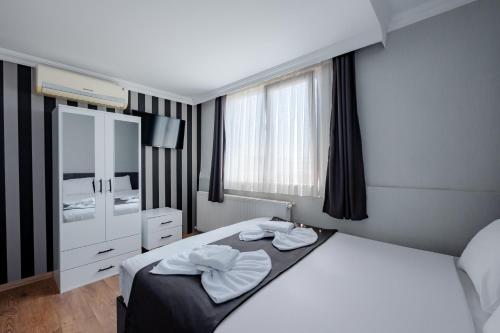 Quadruple Room image 9