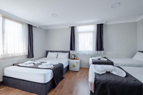 Quadruple Room image 8