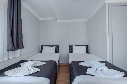 Quadruple Room image 7