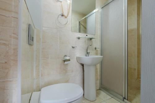 Quadruple Room image 2