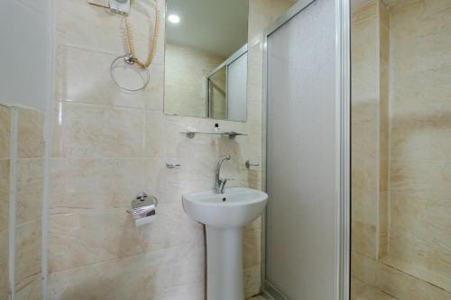 Quadruple Room image 1