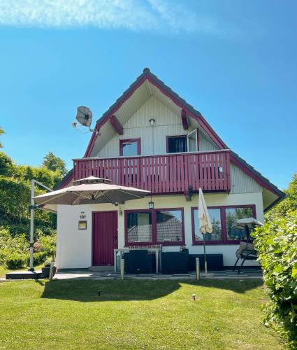 Ferienhaus "Gestiefelter Kater" am See im Bergland in Kirchheim, Deutschland