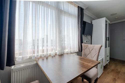 Deluxe Double Room with Sea View image 5