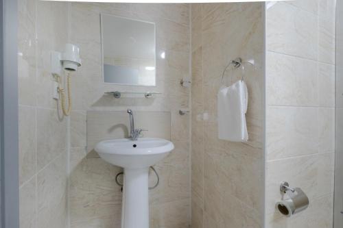 Deluxe Double Room with Sea View image 4