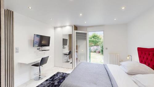 Kimia Suite Room