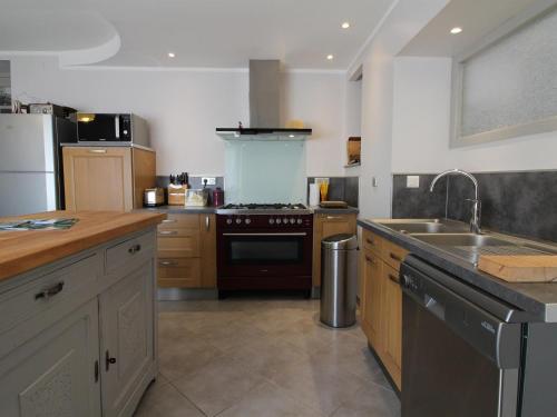 Gîte rénové XVIIIème siècle, animaux acceptés, jardin clôturé - FR-1-583-452 (Gite renove XVIIIeme siecle, animaux acceptes, jardin cloture - FR-1-583-452) in Lavigney