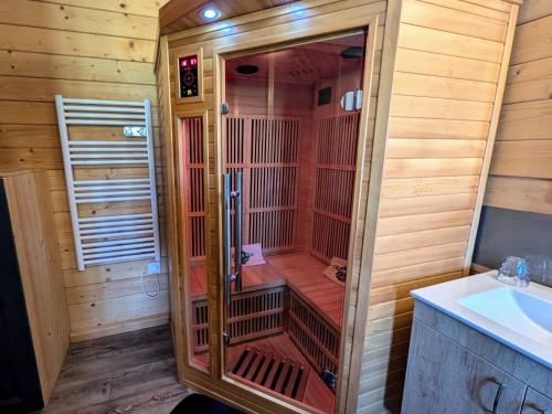 Chalet détente avec Spa et animaux admis près de Plombières-les-Bains - FR-1-583-498 (Chalet detente avec Spa et animaux admis pres de Plombieres-les-Bains - FR-1-583-498) in La Vaivre