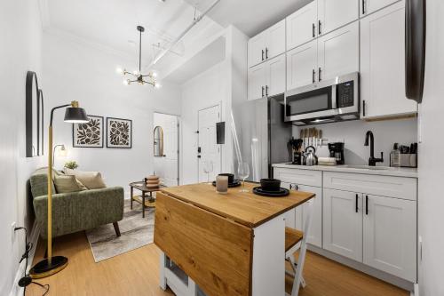 2BR and 2BA in Historic Brownstone near Subway, New York (Foto 6)