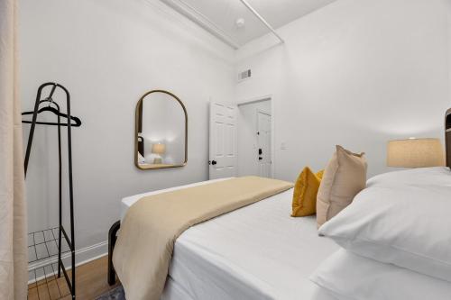 2BR and 2BA in Historic Brownstone near Subway, New York (Foto 9)