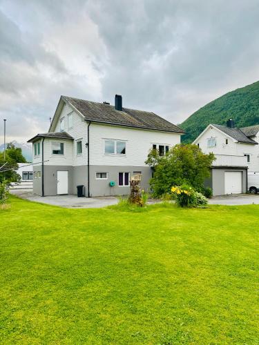 Spacious holiday home by the fjord and mountains in Måndalen
